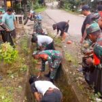 Jelang HUT ke-79 RI, Personil Koramil Sungai Pinang Gelar   Bersih-Bersih Lingkungan Bersama Warga