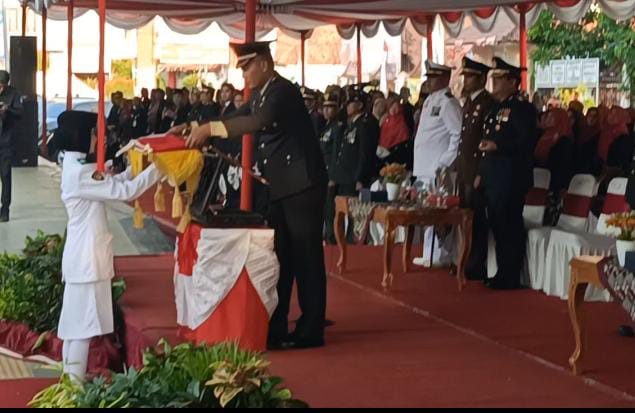 Dandim 0713 Brebes Irup Penurunan Bendera Merah Putih Pada Peringatan HUT RI Ke 79 Di Alun-alun Brebes