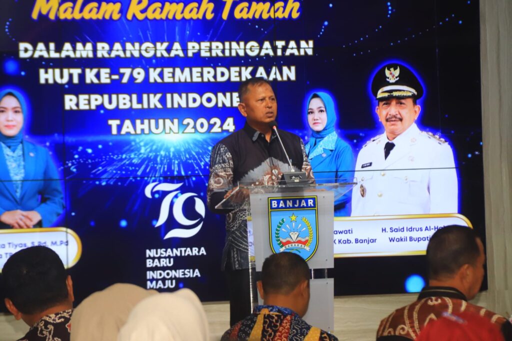 Bupati Banjar Ucapkan Selamat Dan Sukses Berikan Penghargaan Kepada Paskibra 