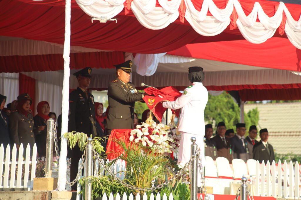 Dandim 1001 Pimpin Upacara Penurunan Bendera HUT RI Ke-79