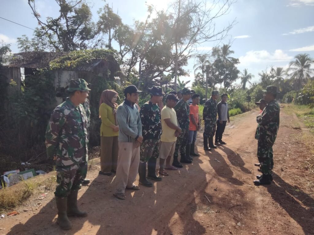 TNI Satu Hati Bersama Masyarakat lakukan Karya Bakti untuk Lingkungan Bersih