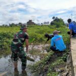 Masuk Peralihan Musim Kemarau ” Babinsa Paminggir Koramil Danau Panggang Ajak Warga Bersihkan Lingkungan 