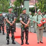 Pangdam VI/Mulawarman Tekankan Netralitas TNI dan Penanggulangan Judi Online dalam Kunjungan Kerja ke Kodim 1002/Hulu Sungai Tengah