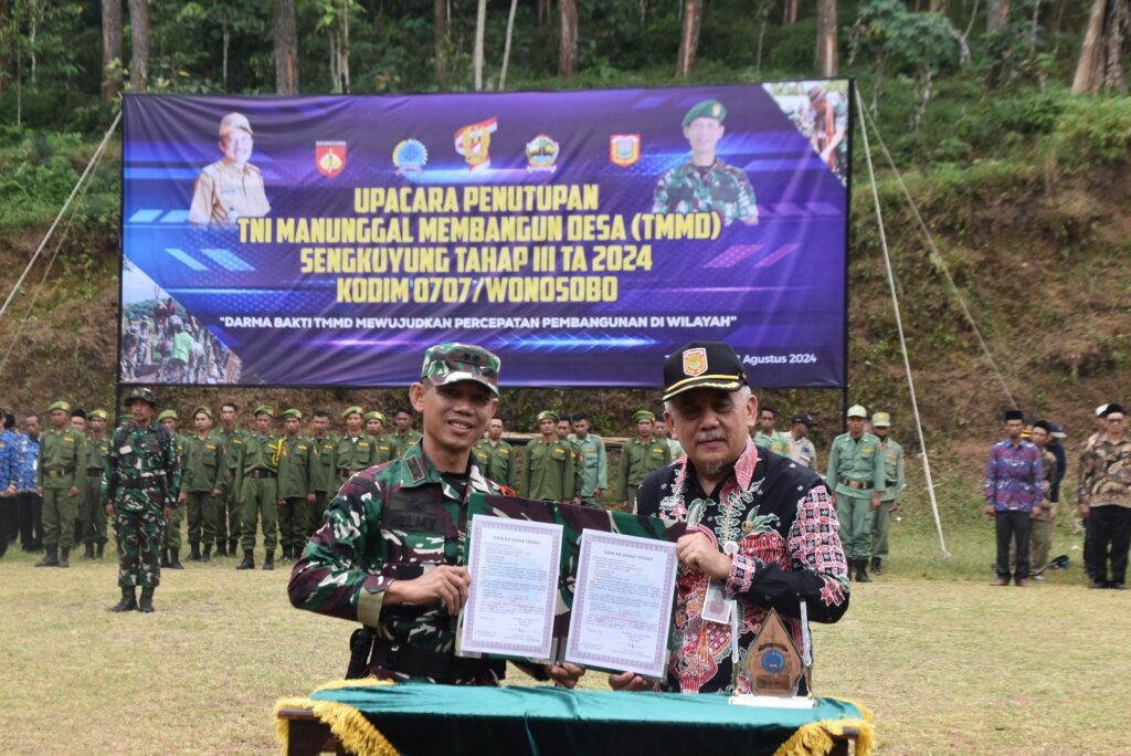 Dandim 0707/Wonosobo Menutupan Pelaksanaan TMMD Sengkuyung Tahap III di Desa Tempurejo