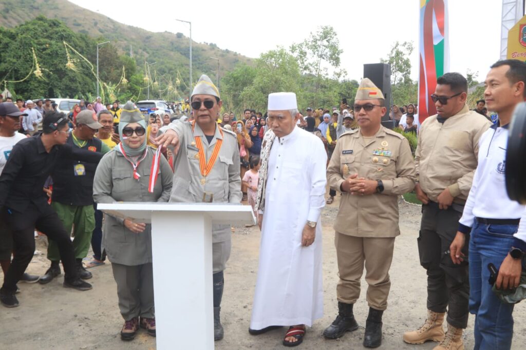 Ikuti Kirab Merah Putih Peresmian Jalan ” Personil TNI Kodim 1006/Banjar Dapat Hadiah Doorprize 