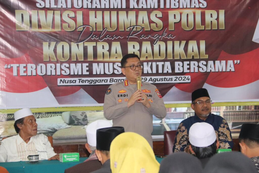 Tim Kontra Radikalisme Div Humas Polri Silaturrahmi Kamtibmas di Ponpes Islahuddiny Lombok Barat