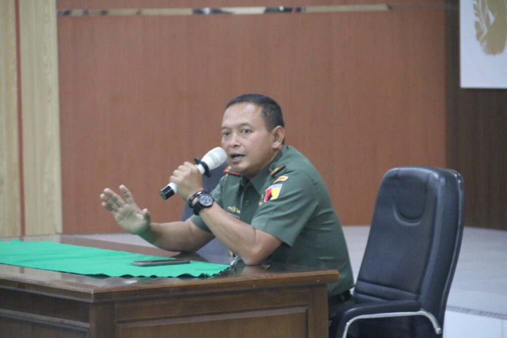 Dandim Madiun Berikan Pengarahan Terkait Netralitas TNI dalam Pilkada Serentak 2024.