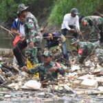 Kodim 1002/HST Gelar Karya Bakti Bersih-bersih Sungai, Wujud Sinergi TNI dan Masyarakat