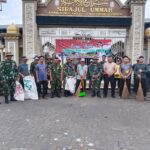 Karya Bakti HUT TNI Ke 79 Kodim 1001/HSU-BLG, Masjid Sirajul Ummah Jadi Sasaran Pembersihan Oleh Personil Gabungan