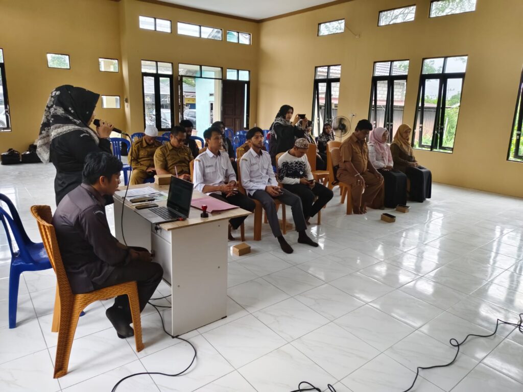 Bawaslu Banjar Gelar   Sosialisasi Pengawasan Netralitas ASN dan Pemerintah   Pilkada ” Turut Dihadiri Danpos Koramil -06/Martapura 