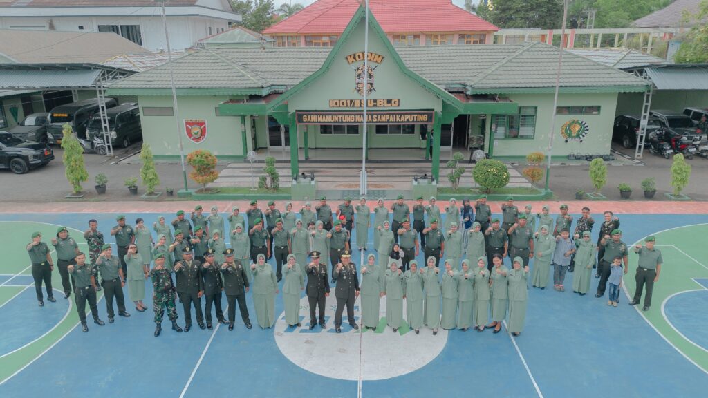 Upacara Kenaikan Pangkat dan Tradisi Penerimaan Warga Baru Kodim 1001/HSU-BLG