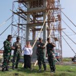 Danramil Kebonsari Pastikan Pengerjaan Sumur Bor Program TNI Manunggal Air Selesai Tepat Waktu.