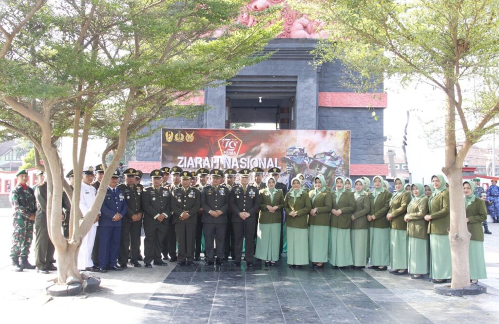 Sehari Jelang HUT TNI Ke 79, Kodim 0808/Blitar Ziarah Ke Taman Makam Pahlawan Raden Wijaya