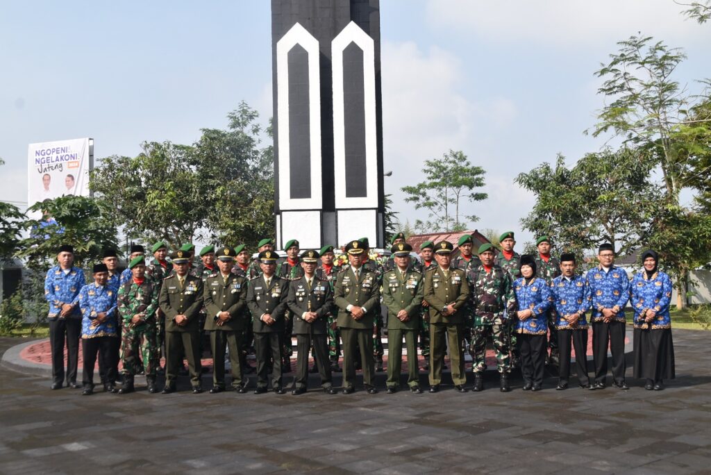 Kodim 0707/Wonosobo Gelar Upacara Ziarah dan Tabur Bunga di TMP Wiropati dalam Rangka HUT TNI ke-79