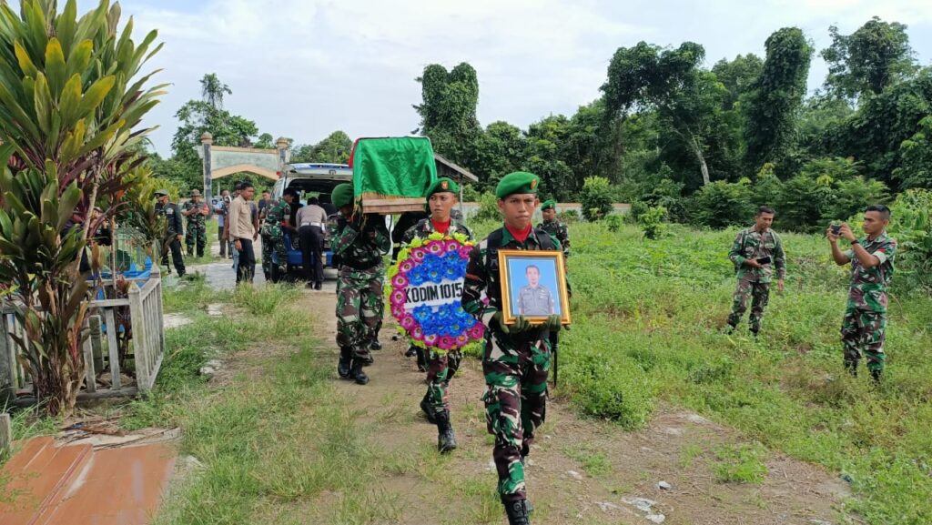 Komandan Kodim 1015/Sampit Pimpin Upacara Pemakaman Militer