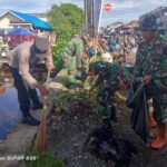 Peringati Dirgahayu HUT TNI Ke – 79, Kodim 0105/Abar Motori Gotong Royong Bersihkan Areal Pasar Bina Usaha Meulaboh