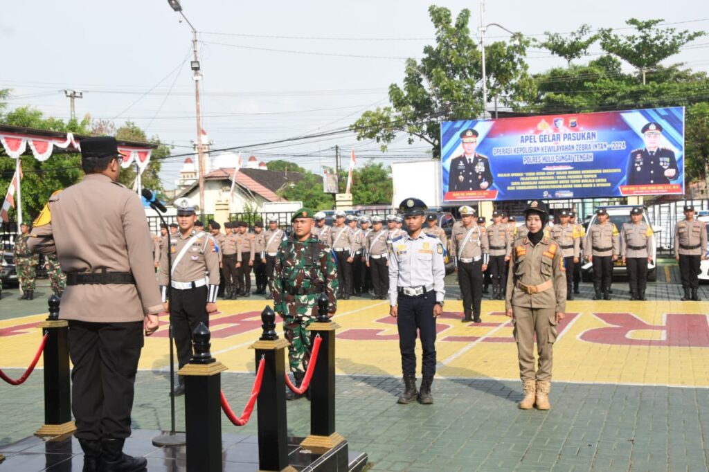 TNI-Polri Bersatu Padu Ciptakan Kamseltibcarlantas di HST Selama Operasi Zebra Intan 2024