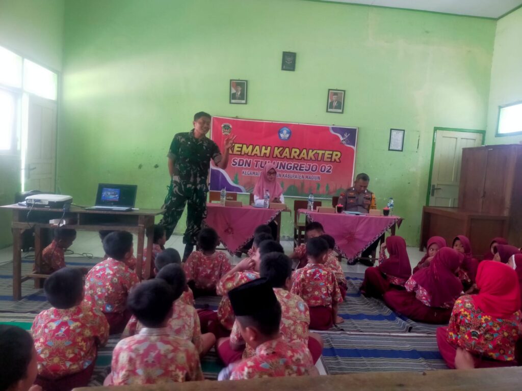 Anggota Koramil 0803/02 Madiun Adakan Sosialisasi Bullying dan Pembentukan Karakter di SDN Tulungrejo 2.