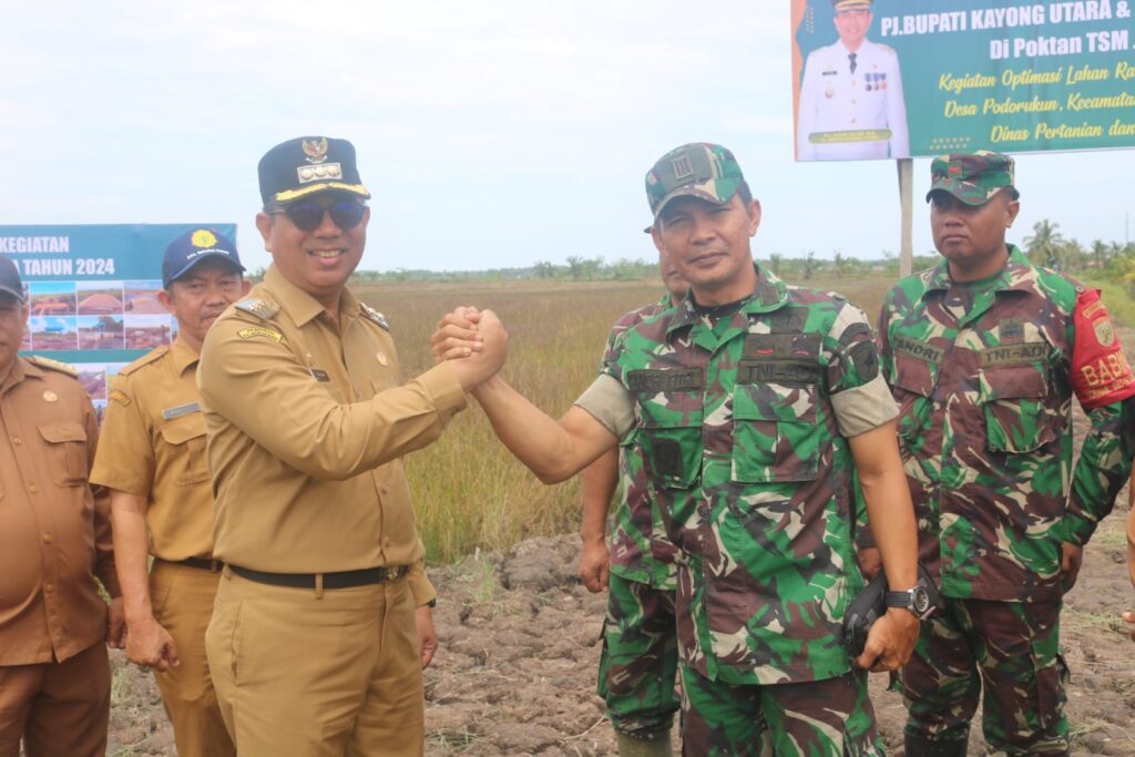 Bersama Pj. Bupati KKU, Pasiter Kodim 1203/Ktp Monitoring Pelaksanaan Program Oplah Rawa Tahun 2024.