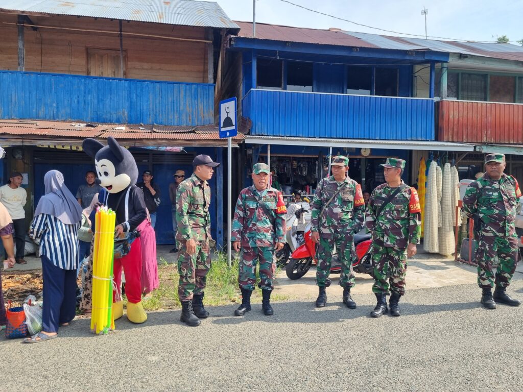 Peduli Korban Kebakaran, Koramil 1001-10/Babirik Gelar Karya Bakti dan Beri Bantuan Sembako