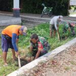 Lestarikan Lingkungan, Babinsa Talun Ajak Warga Tanam Pohon Di Kendalrejo