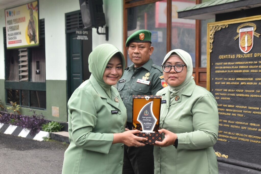 Kodim 0707/Wonosobo Gelar Wisuda Purna Tugas, Lepas Tiga Prajurit dengan Tradisi Pedang Pora