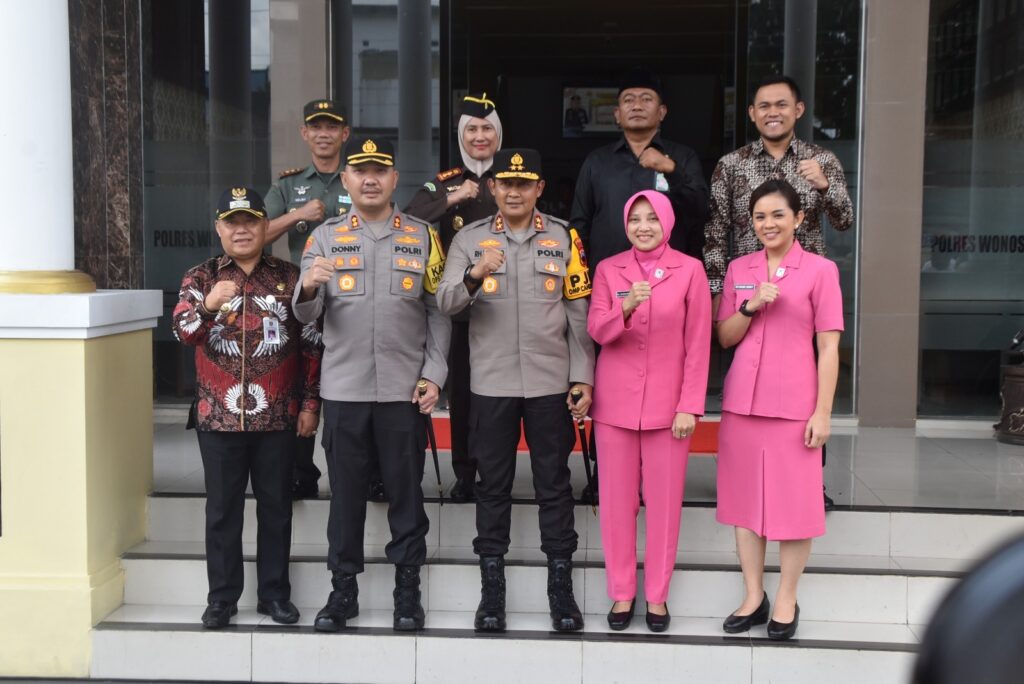 Dandim 0707/Wonosobo Bersama Forkopimda Sambut Kedatangan Kapolda Jateng Irjen Pol Ribut Hari Wibowo di Polres Wonosobo