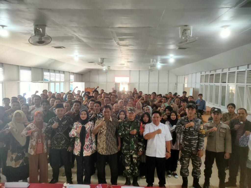 Danramil Kendawangan Hadiri Pelantikan Dan Pengambilan Sumpah/Janji Anggota Pengawas Tempat Pengumutan Suara (TPS) Di Wilayah.