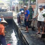 Kolaborasi Babinsa dan Masyarakat Beleka dalam Upaya Cegah Banjir  