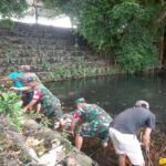 Babinsa Desa Duren Dan Warga Gotong Royong Bersihkan Sumber Air