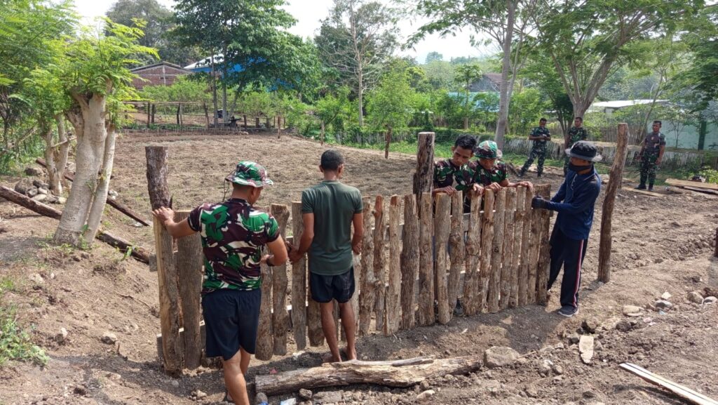 Pembuatan Pagar Pertama Sistem Pertanian Terpadu