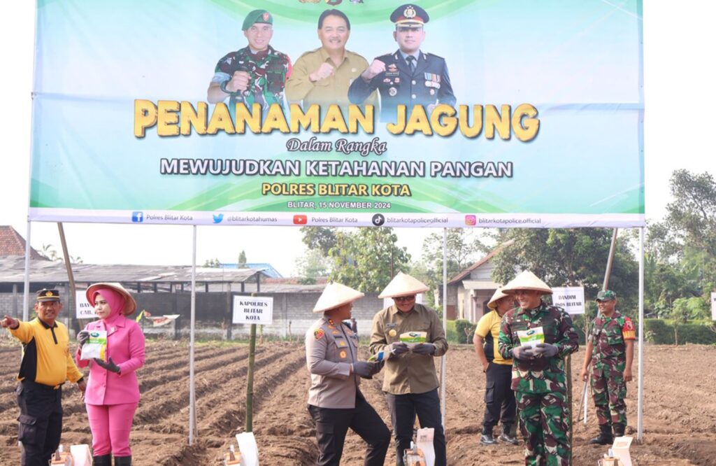 Dukung Percepatan Swasembada Pangan, Dandim 0808/Blitar Bersinergi Ikuti Penanaman Benih Jagung Polres Blitar Kota