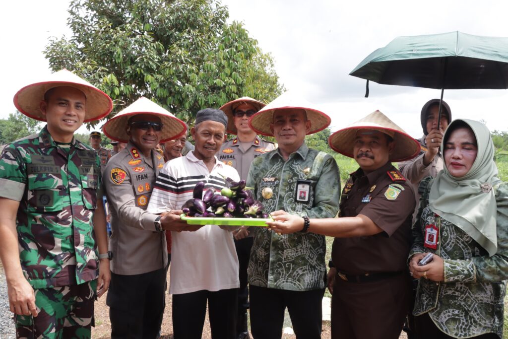 Forkopimda Kabupaten Banjar  Tinjau Perkebunan Lahan Pangan Dukung “Asta Cita Presiden” 