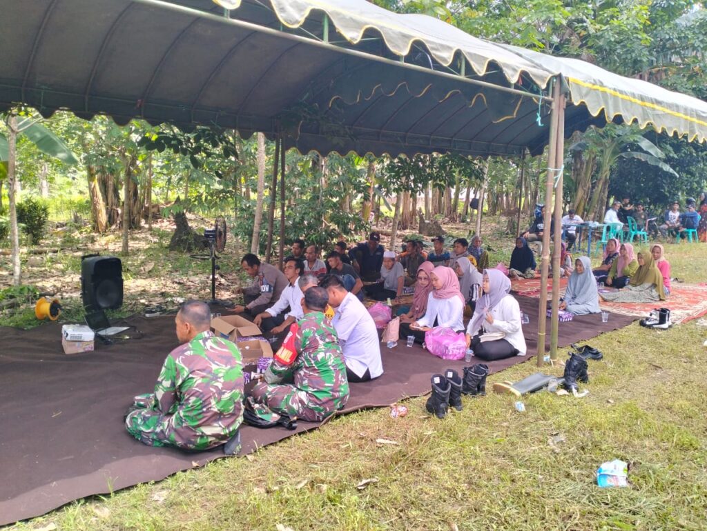 Pjs. Komandan Koramil 1001/05 Lampihong Pelda Rimba menghadiri launching Gugus Tugas Polri dalam mendukung ketahanan pangan Nasional.