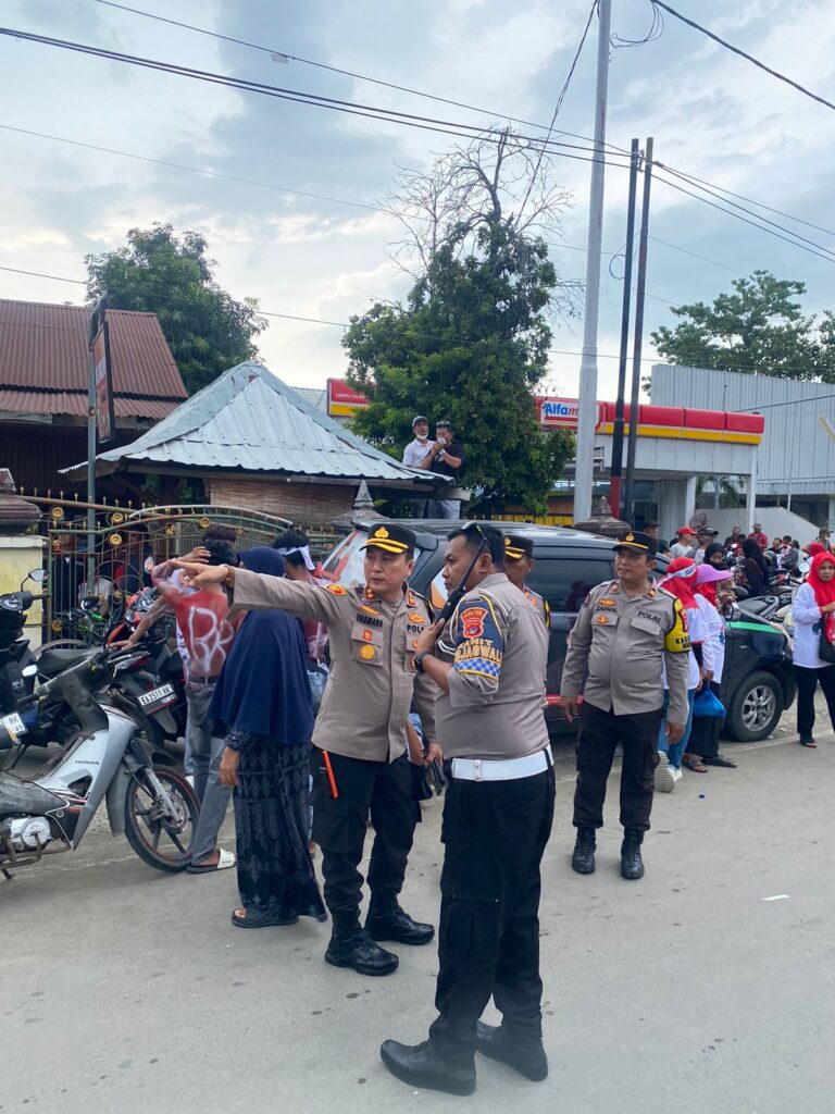 Kapolres Sumbawa Barat Turun Langsung Beri Motivasi Anggotanya dalam Pengamanan Kampanye Akbar Hari ke-4