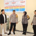 Kapolres Loteng Cek Distribusi Logistik Pilkada di Desa/Kelurahan Jelang Tahap Pungut Suara.