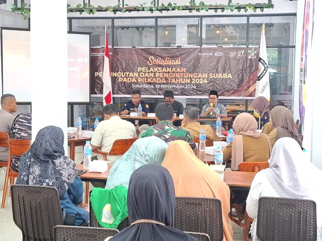 Wakili Danramil, Babinsa Koramil Sukadana Hadiri Simulasi Pemungutan Dan Penghitungan Suara Pilkada Serentak