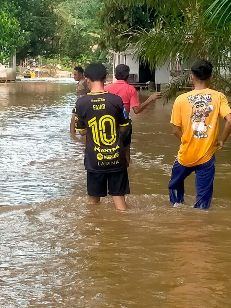 SELURUH TPS DESA KOMAN NYARIS BATAL PILIH CABUB – CAWABUB dan CAGUB – CAWAGUB