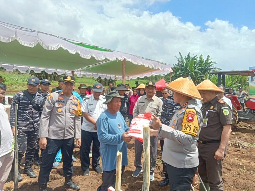 Dukung Ketahanan Pangan, Koramil jajaran Kodim 1203/Ktp Hadiri Louching Gugus Tugas Polri.