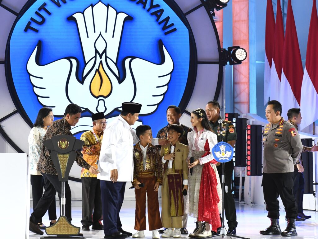 Panglima TNI Dampingi Presiden RI Pada Acara Puncak Peringatan Hari Guru Nasional Tahun 2024