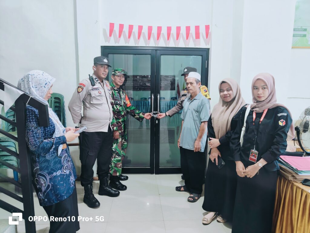 Koramil Amuntai Utara Monitoring dan Amankan Rapat Pleno Terbuka Rekapitulasi Hasil Penghitungan Perolehan Suara Tingkat Kecamatan