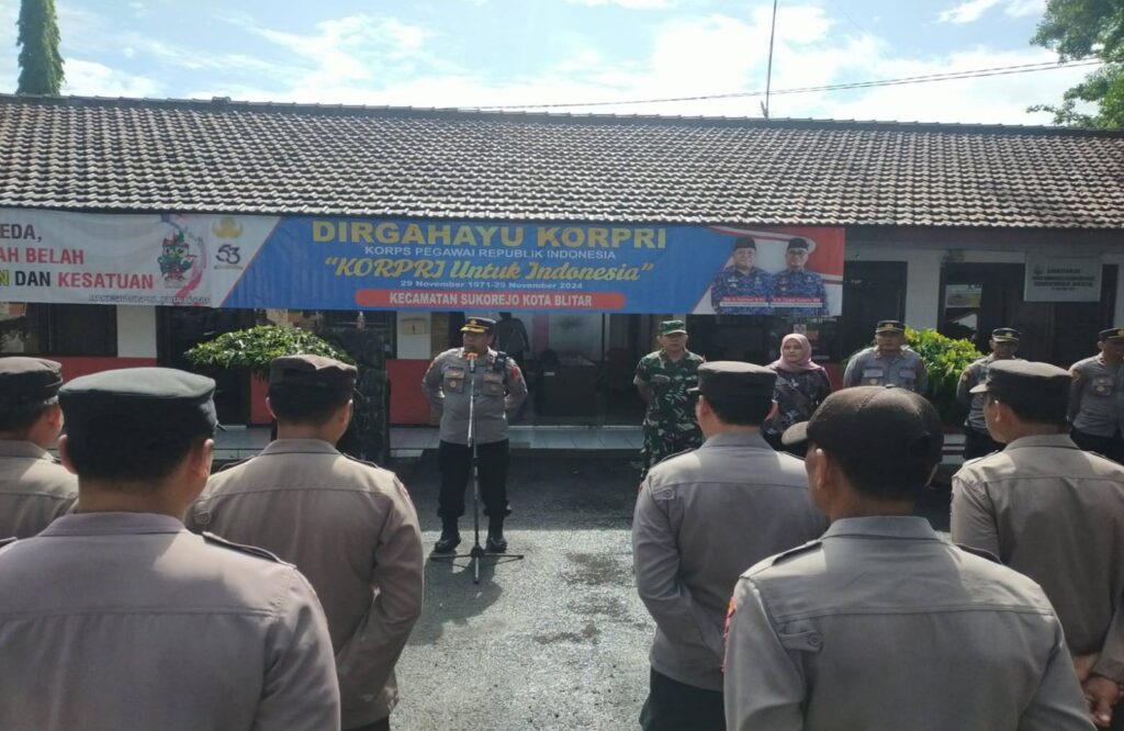 Bersama Tiga Pilar Koramil 0808/01 Sukorejo Melaksanakan PAM Pleno Rekapitulasi Penghitungan Suara