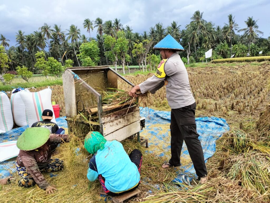 Bhabinkamtibmas Desa Bagik Papan Dalam Memelihara Kamtibmas dan Dukung Program Ketahanan Pangan