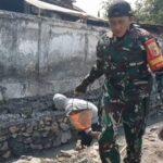 Peduli Lingkungan, Babinsa Bersama Warga Gotong Royong Bangun Saluran Air