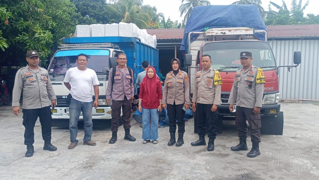 Polres Lombok Utara Kawal Pergeseran Surat Suara Dari PPK ke Gudang Logistik KPU.