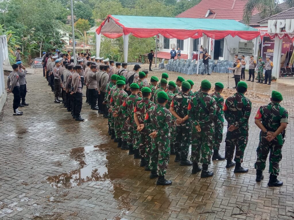 Kodim 1001/HSU-BLG Terjunkan Personil Guna Amankan Rapat Pleno Terbuka Rekapitulasi Hasil Penghitungan Perolehan Suara Tingkat Kabupaten Balangan