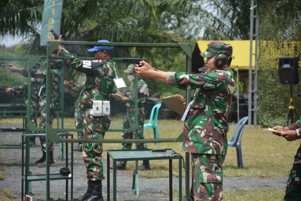 Kodim 1006/Banjar Pertahankan Tradisi Juara Nembak Pistol Hut Ke -63 Korem 101/Antasari 