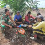 Jalin Hubungan kerja yang Baik, Babinsa 1015-06/Cemaga melaksanakan Komsos Dengan masyarakat desa Binaan