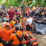 Polres Loteng Bersama Tim SAR Evakuasi Tiga Warga Yang Meninggal di Dalam Sumur.