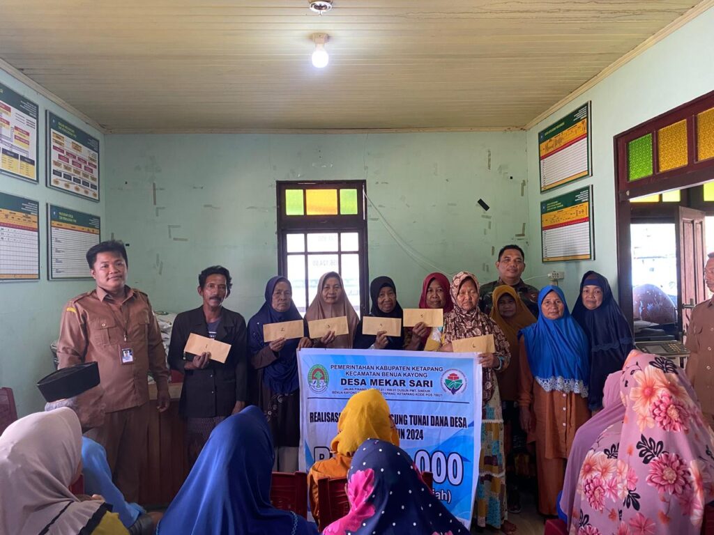 Wakili Danramil, Babinsa Kelurahan Tengah Hadiri Acara Gelar Karya P5 SMP Negeri 1 Ketapang.